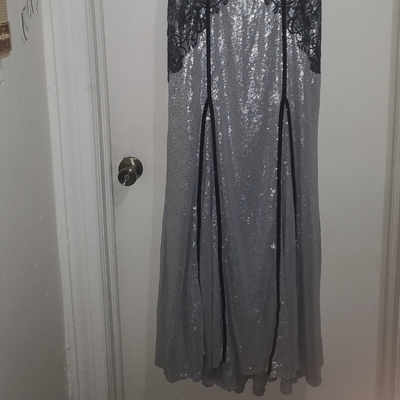 Tadashi Shoji Janus Lace Sequin Sleeveless Gown Si - Picture 5 of 13
